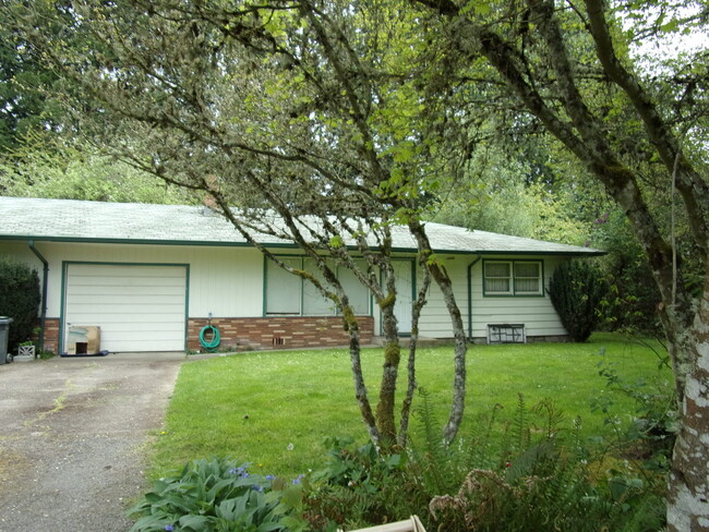 Building Photo - 186-03 -  Stamm Place Duplex