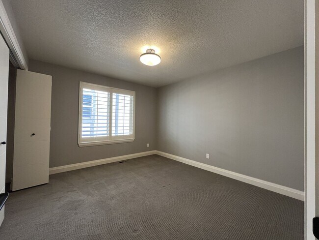 Building Photo - Elegant South Cooper Mountain Home with 4 Bedrooms, Bonus Room, Main-Level Suite & Designer Finishes