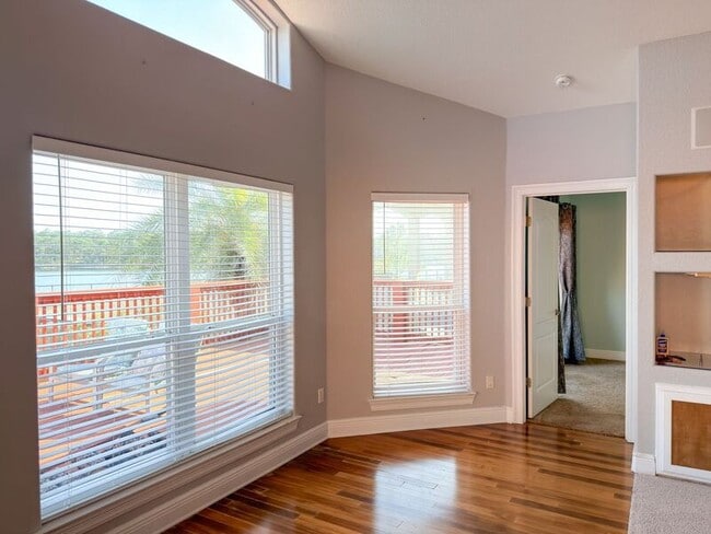 Building Photo - 2572 Gulf Breeze Ave