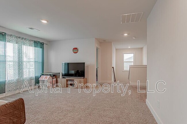 Building Photo - 126 Pewter Cir