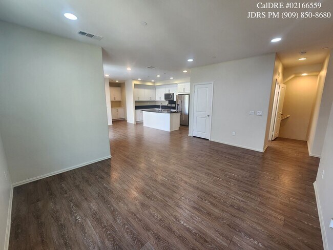 Building Photo - Upland 3 Bedroom Condo