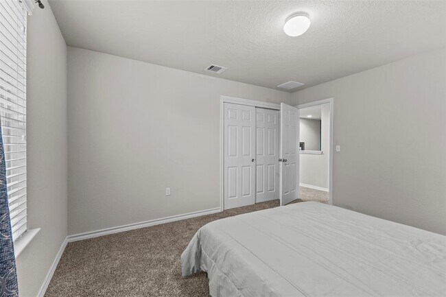 Building Photo - 11804 Saddle Rock Dr