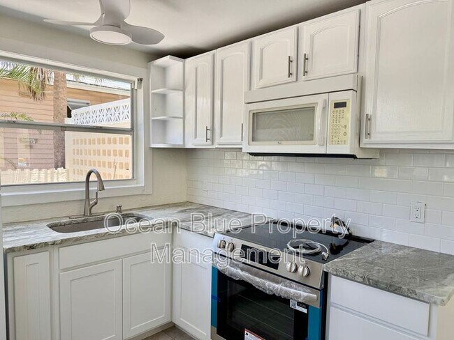 Building Photo - 664 76th Ave