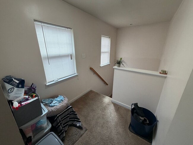 Building Photo - 3 Bdrm/2.5 Bth Home Located Close to I-95