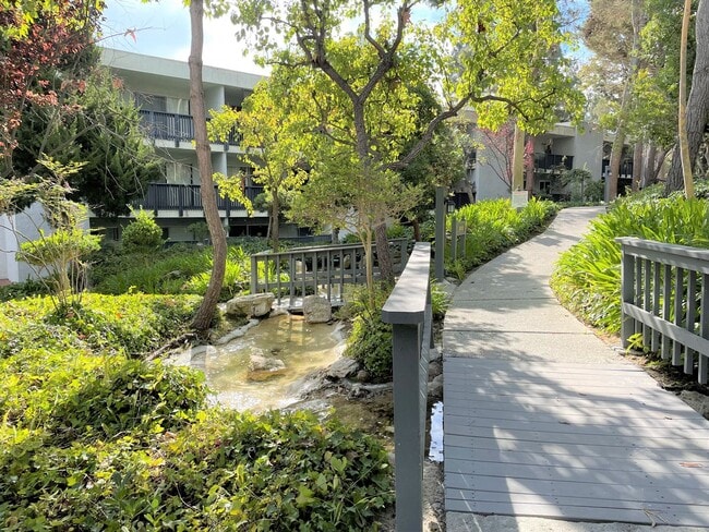 Building Photo - Luxury Living at The Estates Condominium Complex – 2 Bedroom, 2 Bathroom