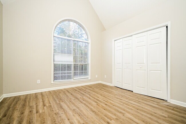 Building Photo - 201 Retour Cir