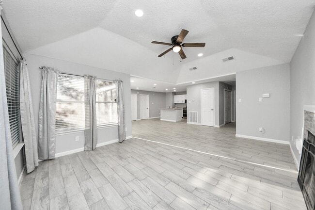 Building Photo - 2471 Falls Church Dr