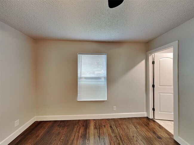 Building Photo - 3 BR/1.5BA | Renovated Single Family Home | 1-Car Garage | Gated backyard