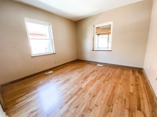 Back Bedroom - 6604 Buckingham Plz