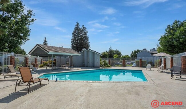 Building Photo - 2600 Brookside Dr
