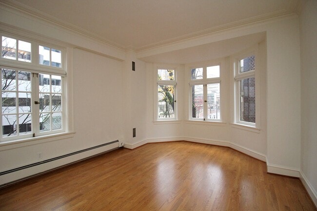 Building Photo - 1209 SW 6th Ave