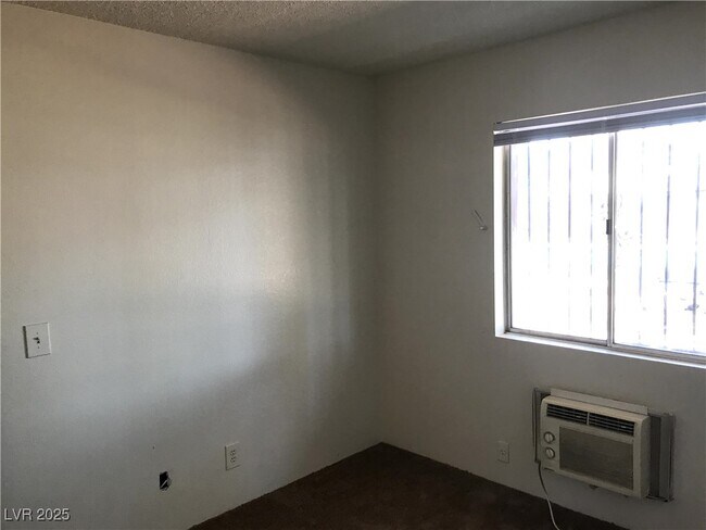 Building Photo - 4955 Jeffreys St