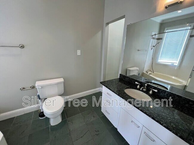 Building Photo - 4040 Avondale Ave