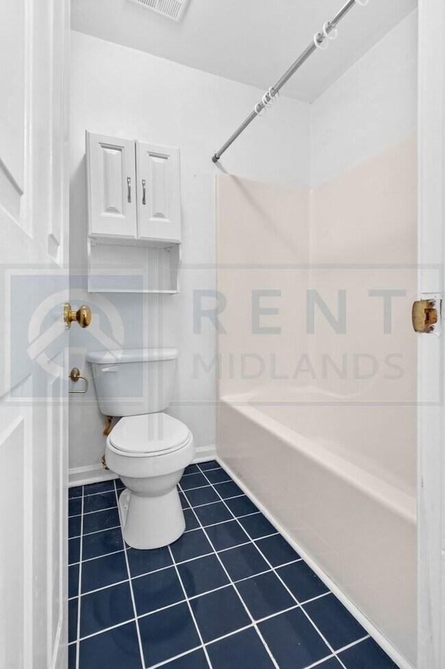 Building Photo - Beautiful Condo Available