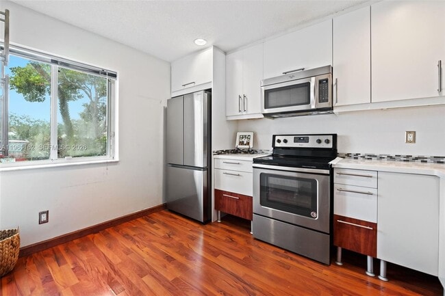 Building Photo - 20807 NW 3rd Ct