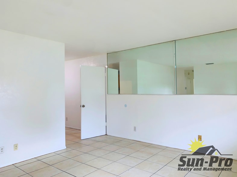 Building Photo - 1965 Nelson Ave