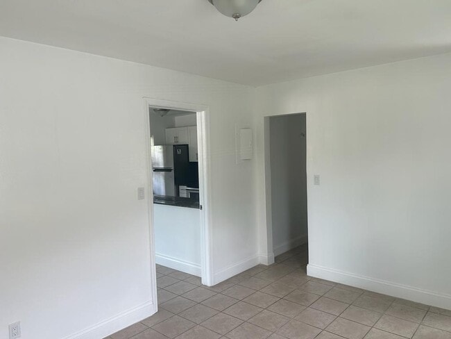 Building Photo - 1140 SW 30th St