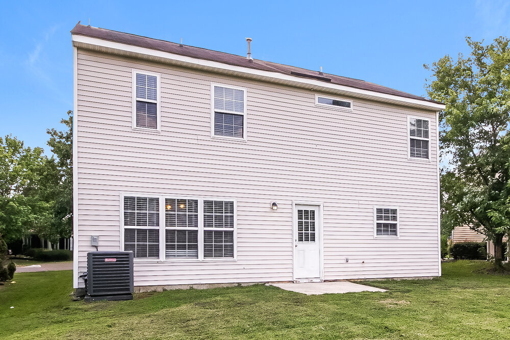 Building Photo - 10126 Green Hedge Ave