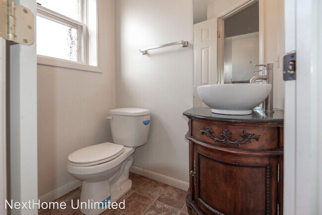 Building Photo - 6 br, 3 bath House - 540 W 12th St.