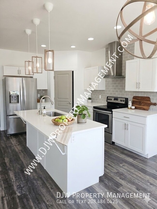 Building Photo - 1594 S Pilar Wy