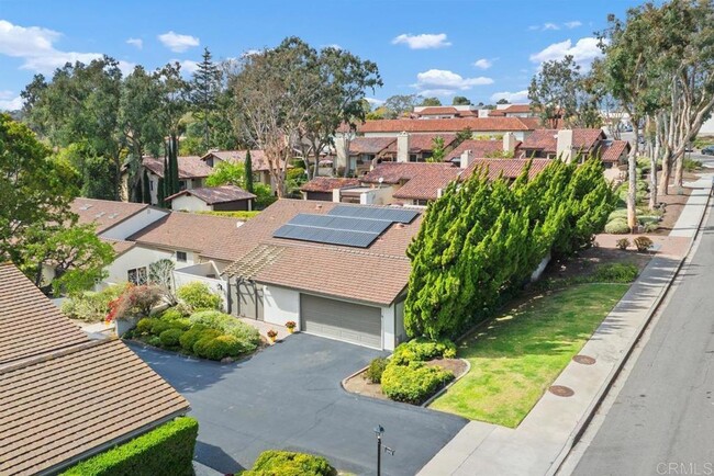 Building Photo - Remodeled 2BR/2BA w/ Large Bonus Room in t...