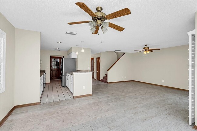 Building Photo - 136 Florida Shores Blvd