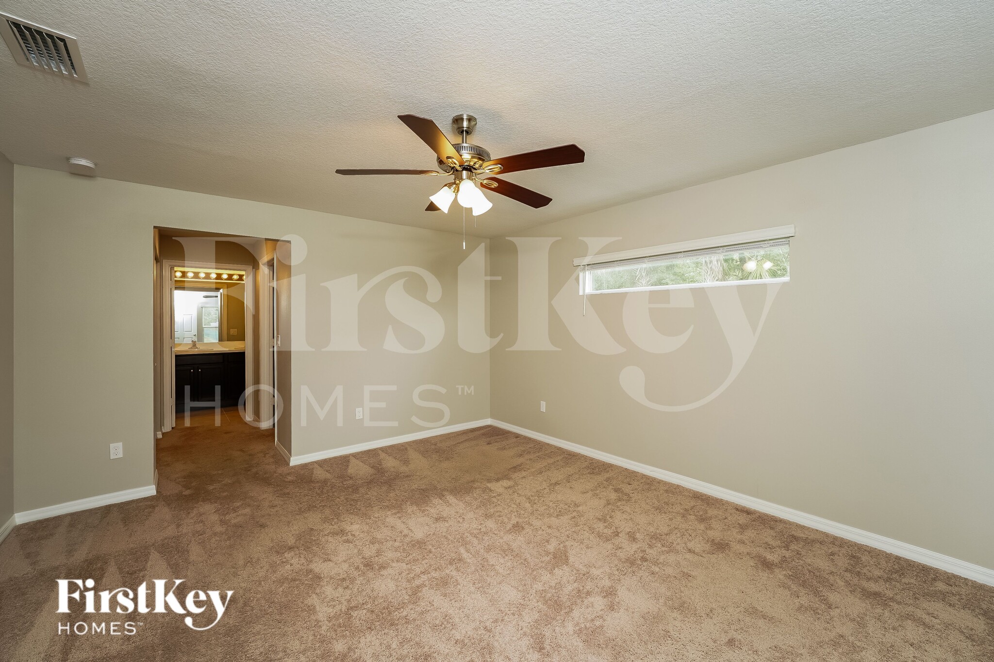 Building Photo - 2450 SW Madiera St