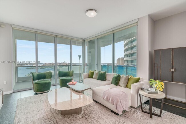 Building Photo - 900 Biscayne Blvd