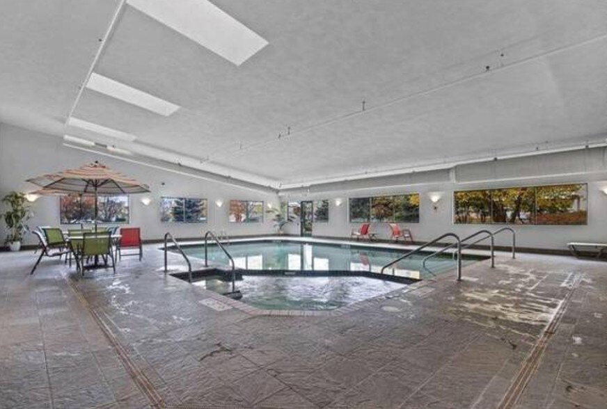 Building Photo - 400 N Richmond St