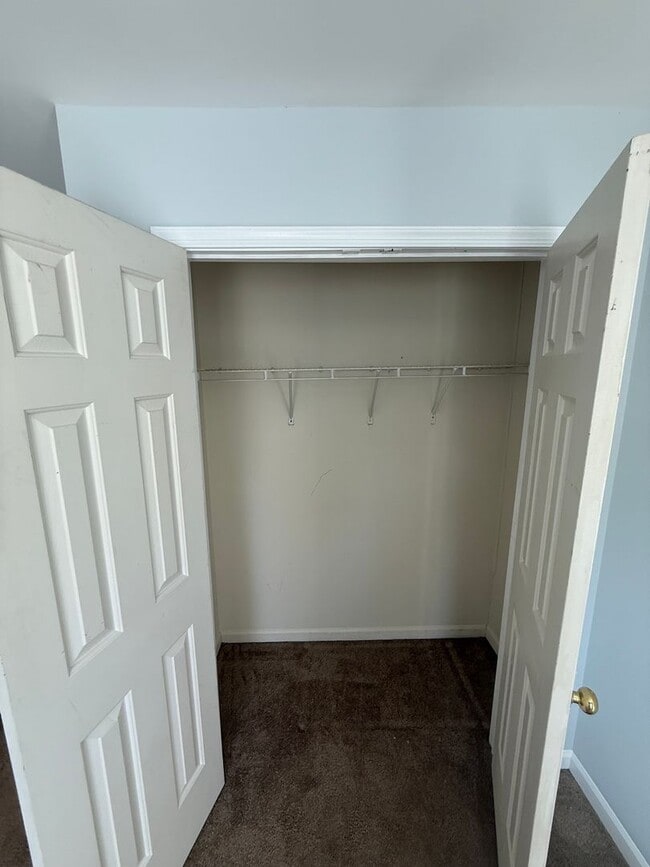 Building Photo - Spacious Townhome in desirable Bel Air Nei...