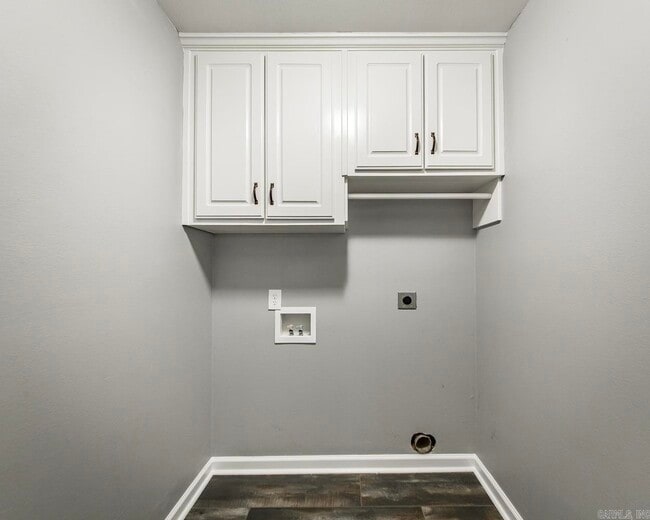 Building Photo - 31 Newcastle Dr