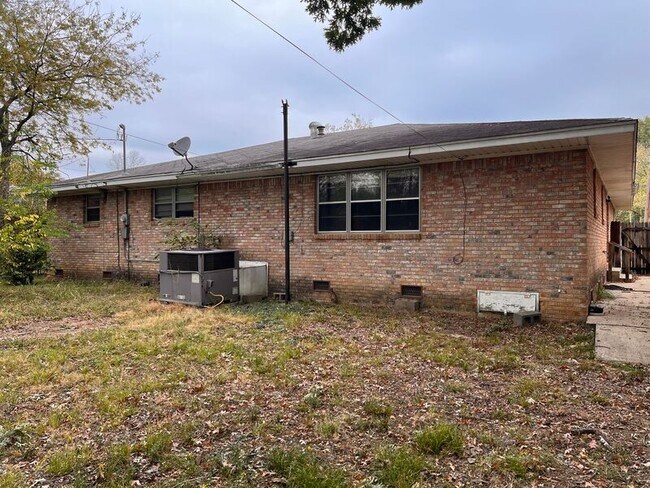 Building Photo - 6709 Sandpiper Dr