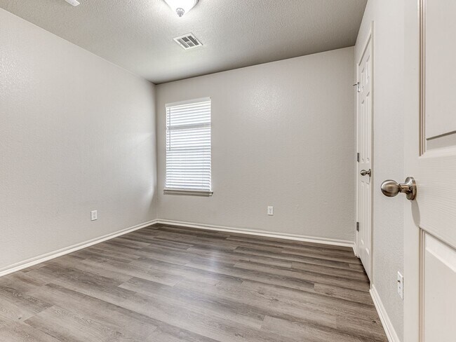 Building Photo - Charming home in North Edmond + Deer Creek Schools
