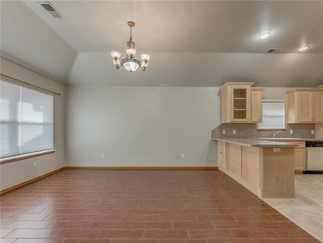 Building Photo - 1004 SW 127th Pl
