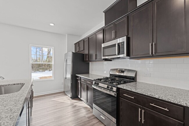 Building Photo - 4 Bedroom/3 Bath Sanford