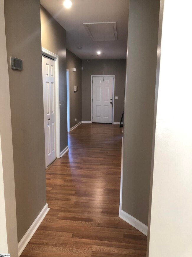 Building Photo - 520 Lois Wy