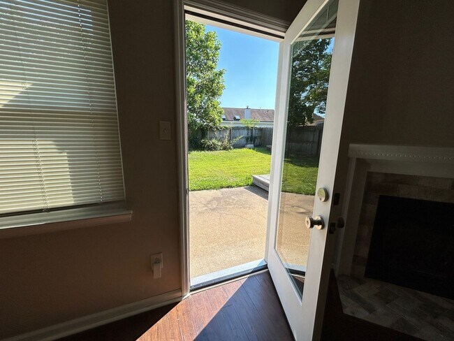 Building Photo - 913 Bernstein Ct