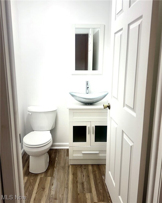 Building Photo - 1085 Sunhaven Dr