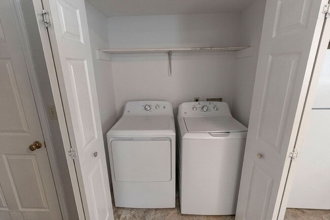 Building Photo - 212-214 Nikki Way