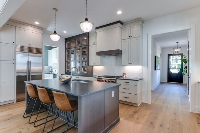 Building Photo - Extrordinary 4BD, 4.5BA Raleigh Home in an...