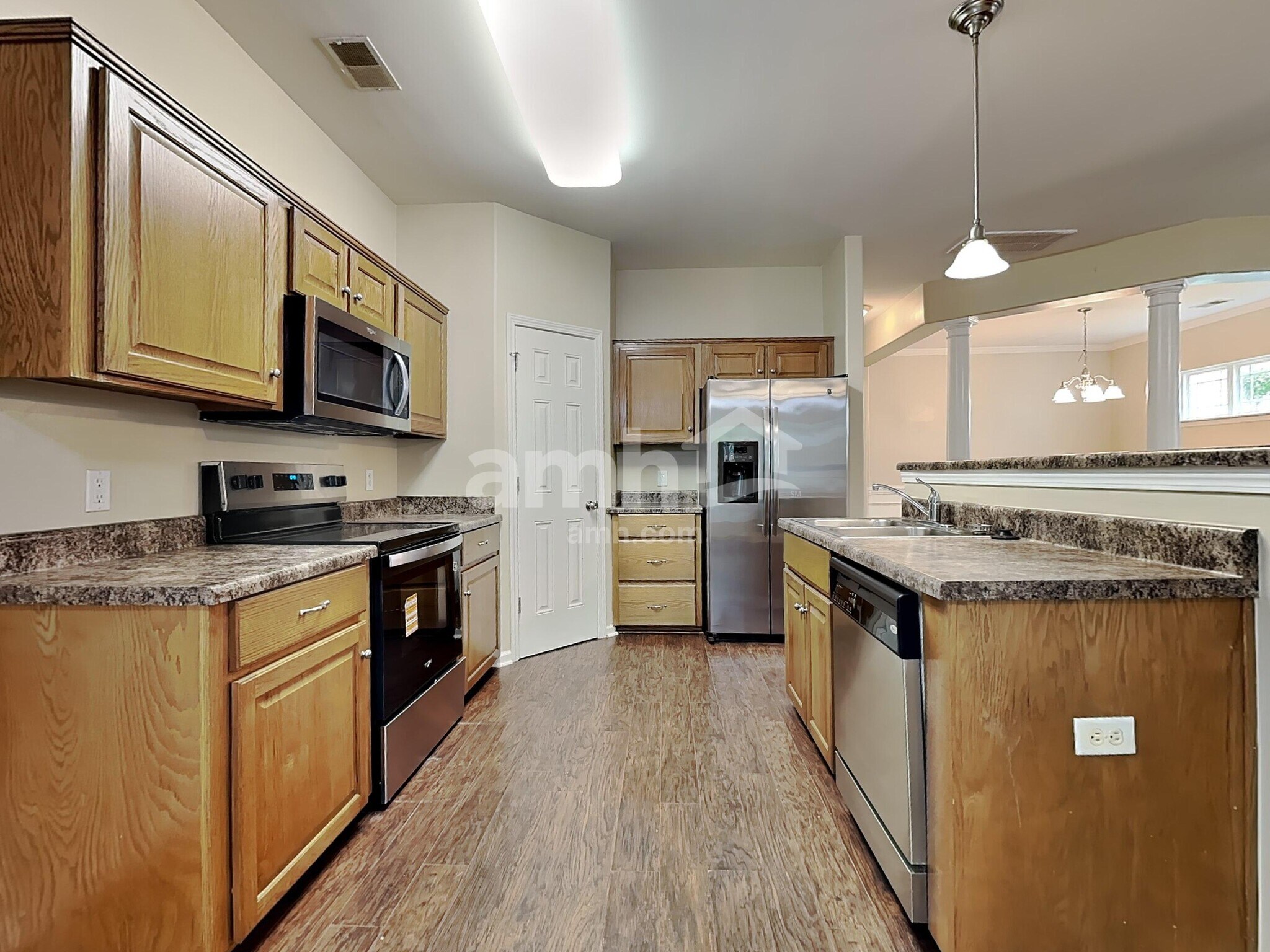 Building Photo - 75 Summer Hill Way