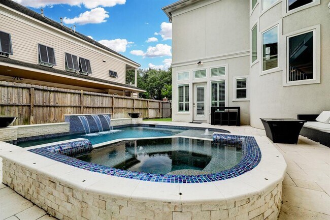 Building Photo - 4626 Braeburn Dr