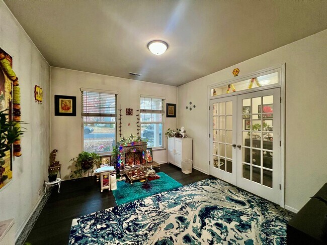 Building Photo - 1404 Reidhaven St