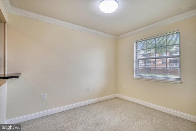 Building Photo - 1952 Kennedy Dr