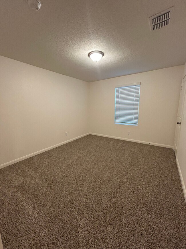 Building Photo - 14318 Elkhorn Crest