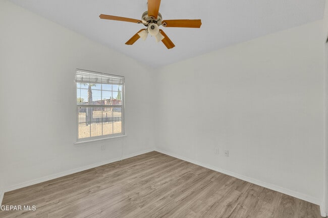 Building Photo - 536 Achim Dr