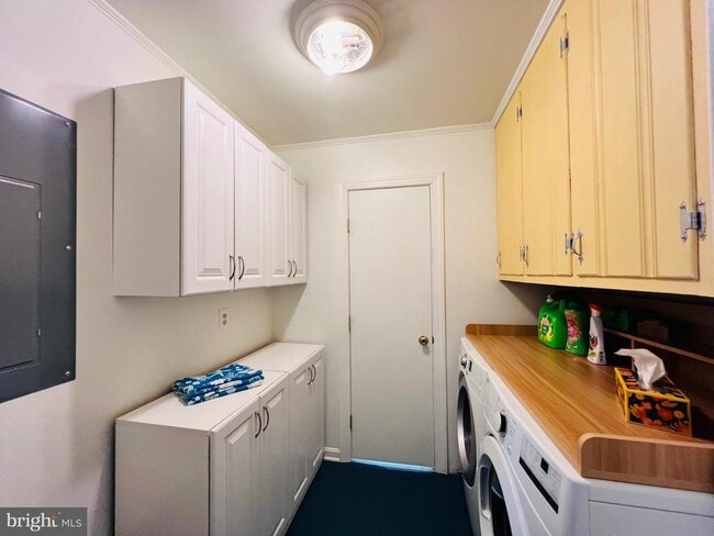 Building Photo - 3214 Riverview Dr