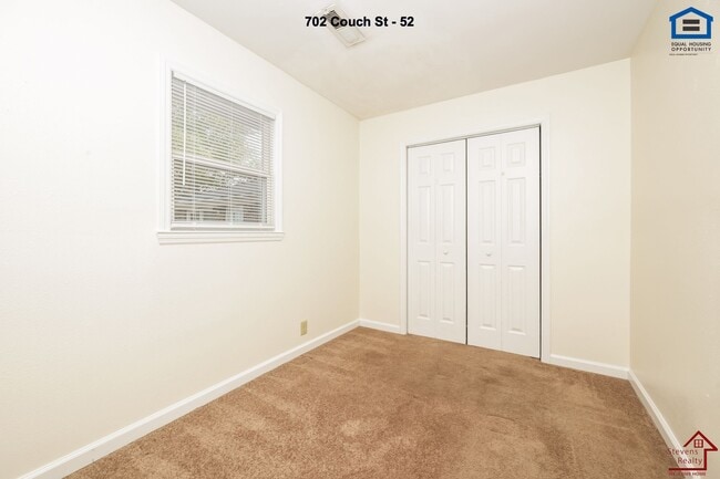Building Photo - 702 Couch St