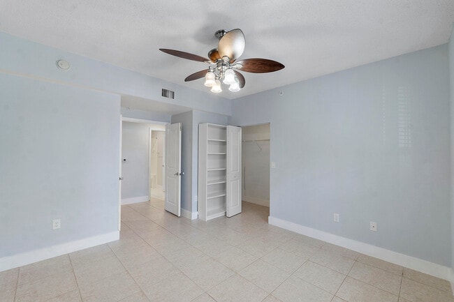 Building Photo - 5980 W Sample Rd