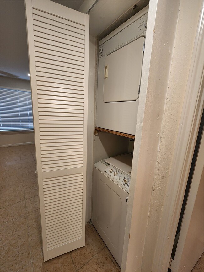 Building Photo - 2250 Bering Dr